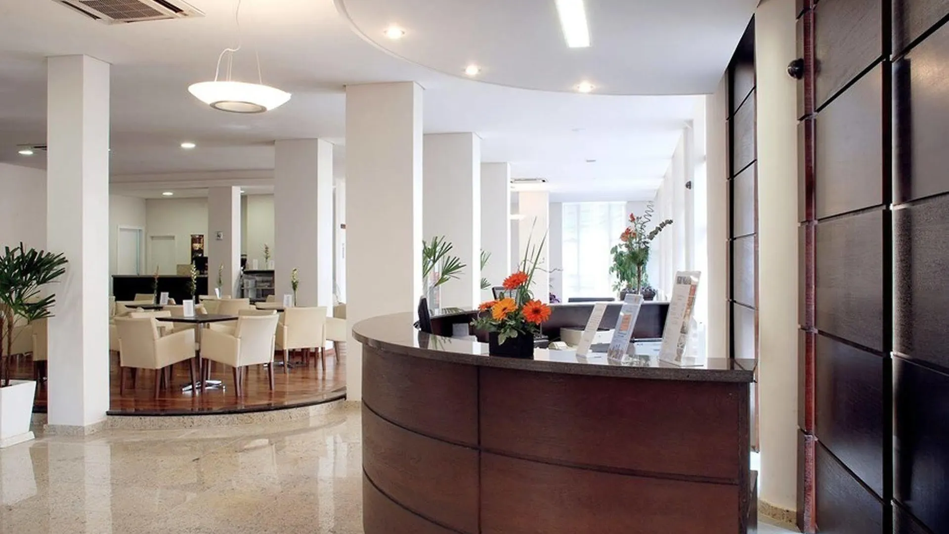Everest Porto Alegre Hotel 4*,